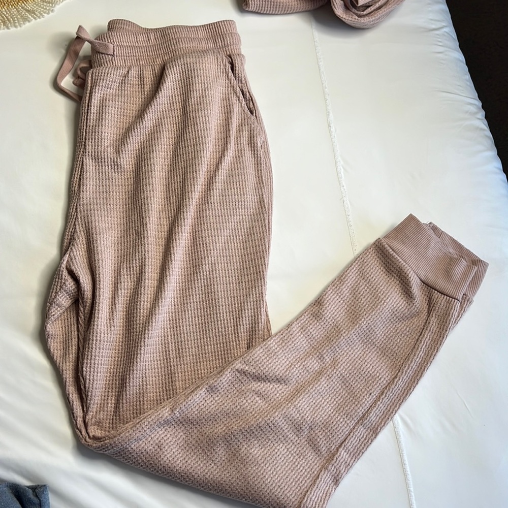 Pink crop sweater and pink jogger set!